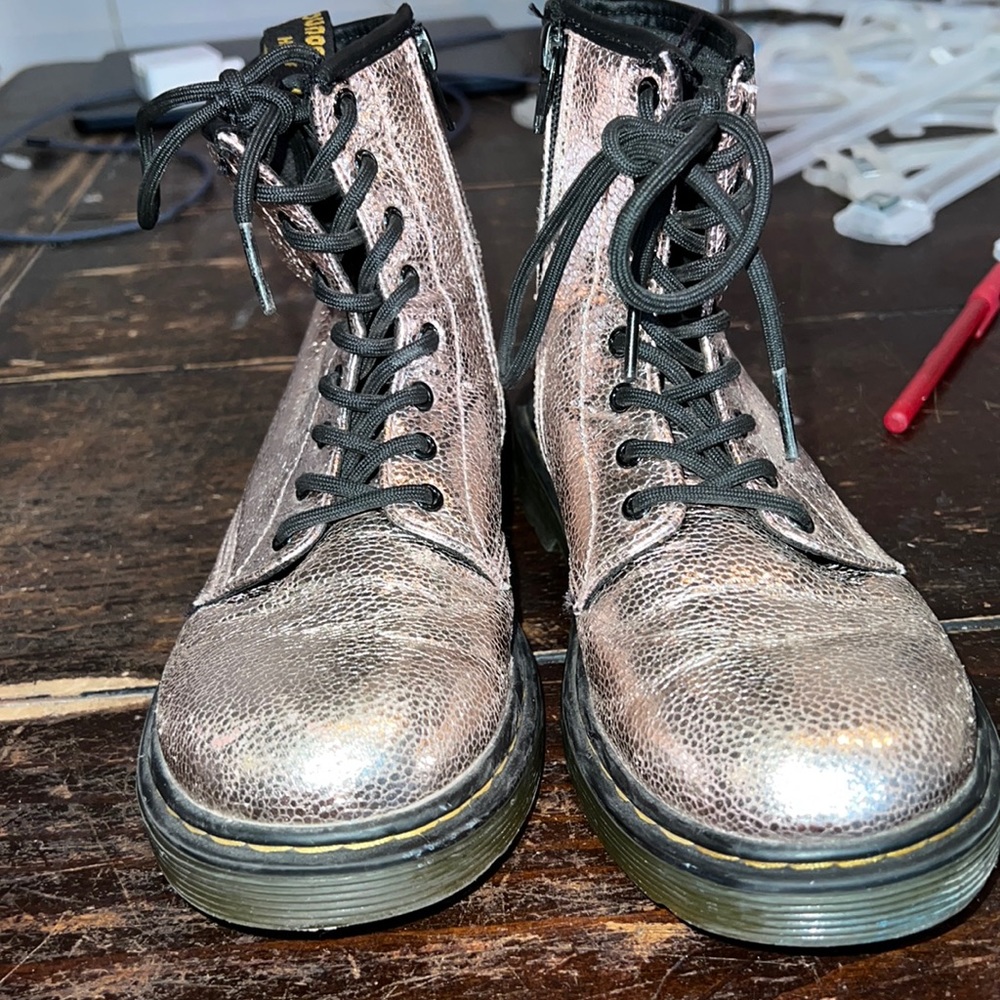 Dr Martens 1460 j kids 3 us zip side shiny rose gold pink?